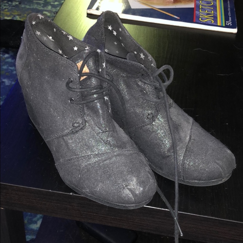 Toms wedge booties black canvas metallic sheen 9
